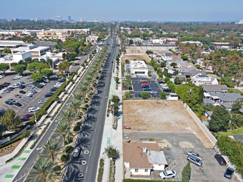 1417 N Bristol St, Santa Ana, CA à louer - Photo de l’immeuble – Image 2 sur 22