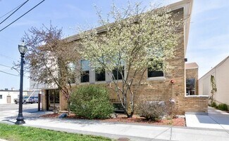Plus de détails pour 95 Grant St, Crystal Lake, IL - Logement à vendre