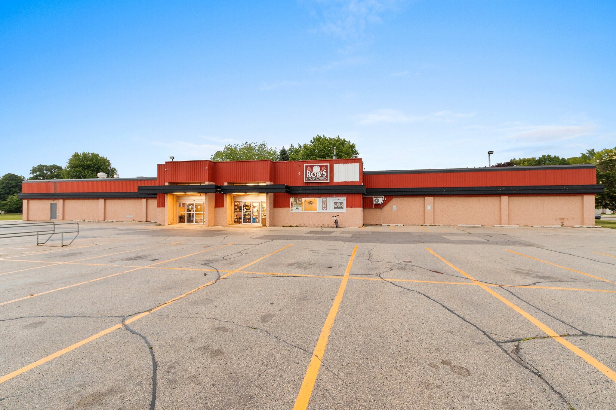 2330 Menasha Ave, Manitowoc, WI à vendre Photo principale– Image 1 sur 39
