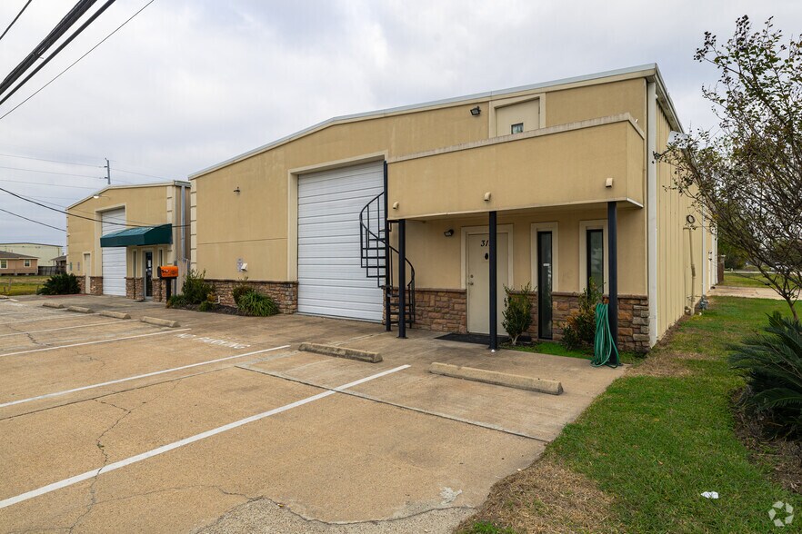 313 S 16th St, La Porte, TX à louer - Photo de l’immeuble – Image 3 sur 9