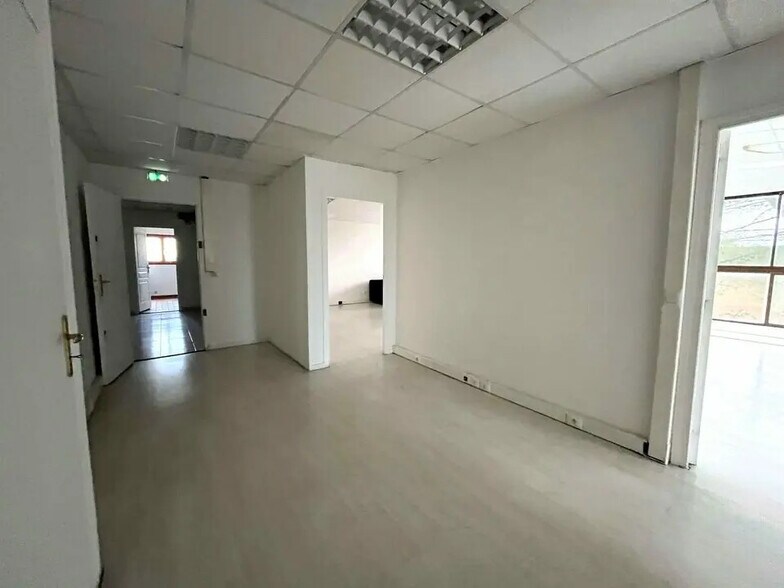 Bureau dans Le Cannet à louer - Photo de l’immeuble – Image 3 sur 12