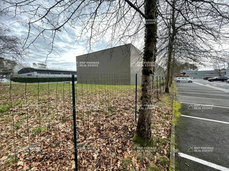 Local d’activités dans Canéjan à louer - Photo de l’immeuble – Image 2 sur 36