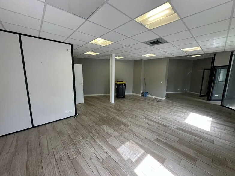 Local d’activités dans Champigny-sur-Marne à louer - Photo de l’immeuble – Image 1 sur 6