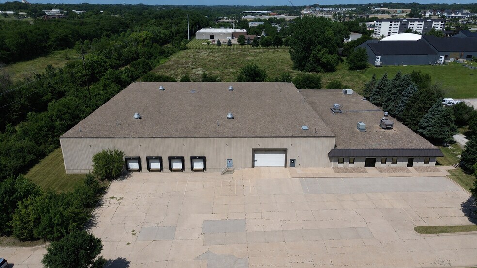 2134 NW 108th St, Clive, IA à louer - Photo de l’immeuble – Image 1 sur 7