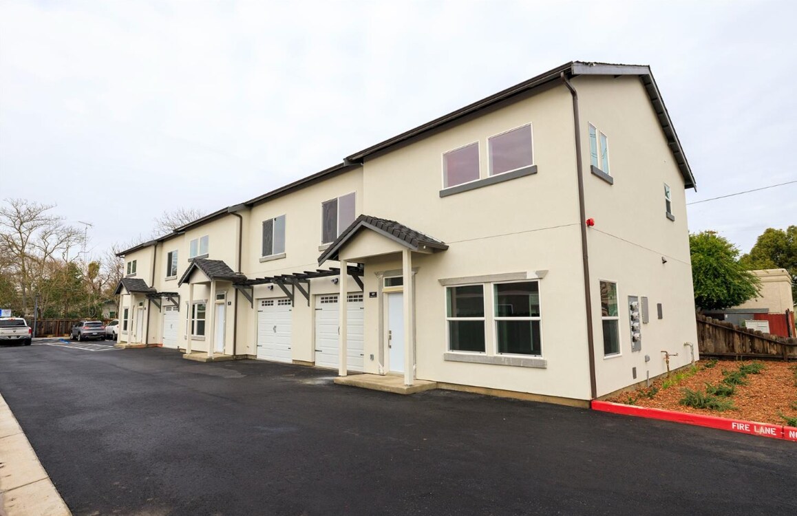 439 Coffee Rd, Modesto, CA à vendre Photo de l’immeuble– Image 1 sur 35