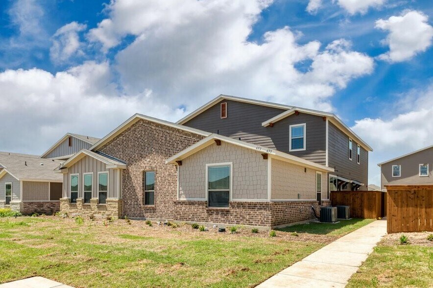 640 Fallow Dr, Venus, TX à vendre - Photo de l’immeuble – Image 2 sur 26