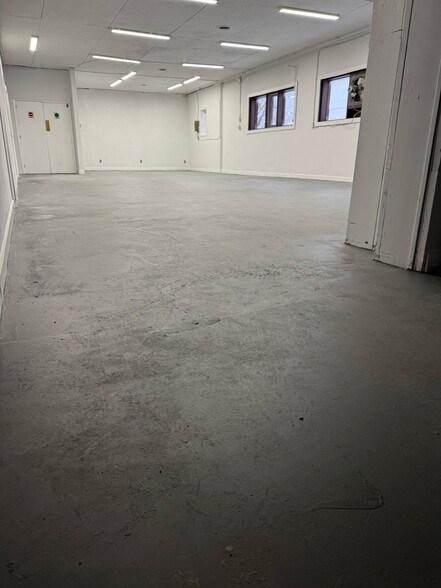 495 Dundas St W, Belleville, ON à louer - Photo de l’immeuble – Image 3 sur 16