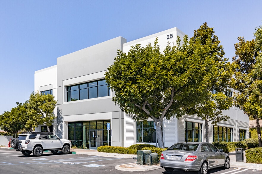 25 Orchard Rd, Lake Forest, CA à louer - Photo principale – Image 1 sur 16
