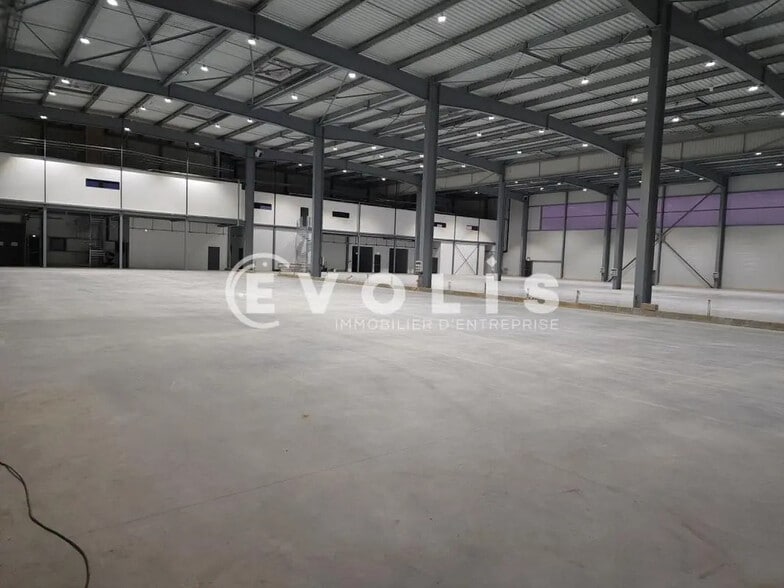 Industriel/Logistique dans Torcy à louer - Photo de l’immeuble – Image 3 sur 5