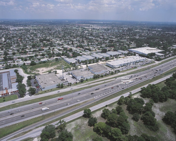 3303-3383 NW 167th St, Miami Gardens, FL à louer - Aérien – Image 2 sur 8