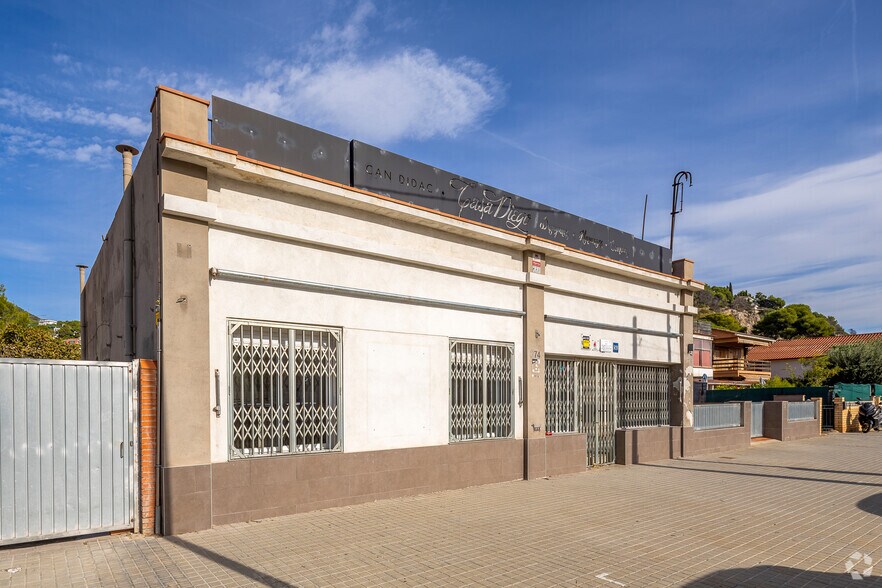 Local commercial dans Castelldefels, Barcelona à vendre - Photo de l’immeuble – Image 3 sur 5