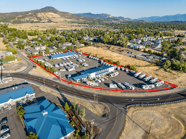 3976 Crater Lake Ave, Medford, OR à louer - Photo de l’immeuble – Image 2 sur 65