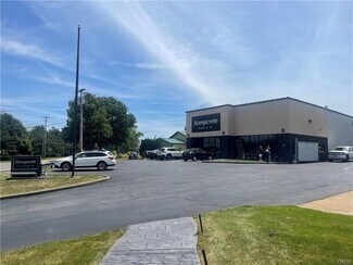 Plus de détails pour 325 Commerce Blvd, Liverpool, NY - Local d’activités à vendre