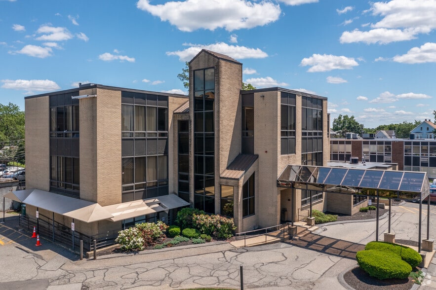 564 Main St, Waltham, MA à vendre - Photo de l’immeuble – Image 2 sur 11
