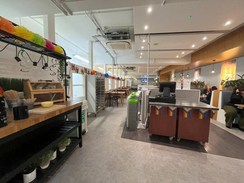 80 Civic Dr, Ipswich à louer - Photo de l’immeuble – Image 2 sur 4