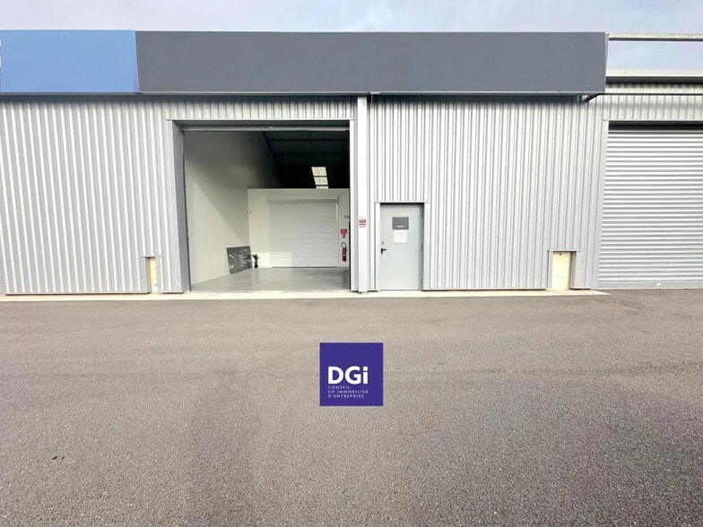 Local d’activités dans Nîmes à louer - Photo de l’immeuble – Image 1 sur 8