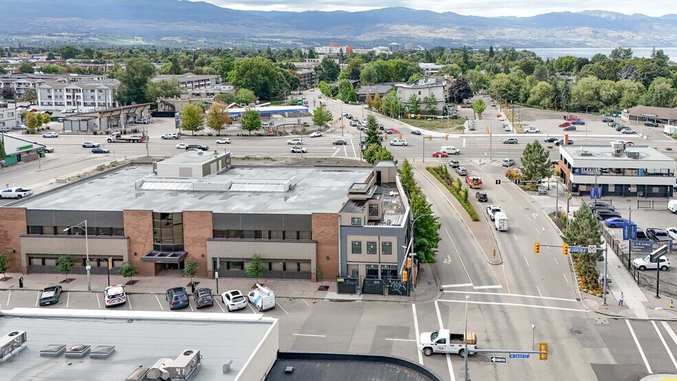 1659 Water St, Kelowna, BC à louer - Photo de l’immeuble – Image 3 sur 8