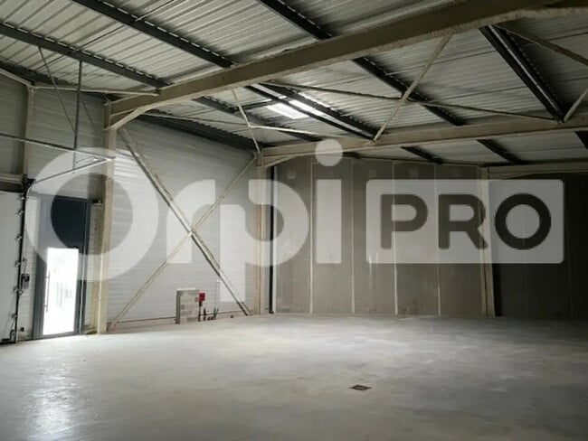 Plus de détails pour 38 Rue Montcalm, La Rochelle - Industriel/Logistique à louer