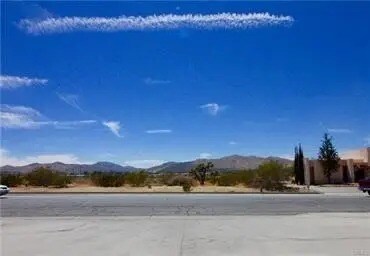 0 Twentynine Palms Hwy, Yucca Valley, CA à louer Photo principale– Image 1 sur 2