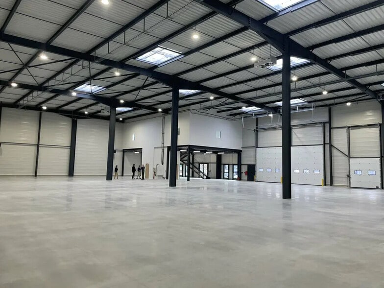 Local d’activités dans Corbas à louer - Photo intérieure – Image 2 sur 46