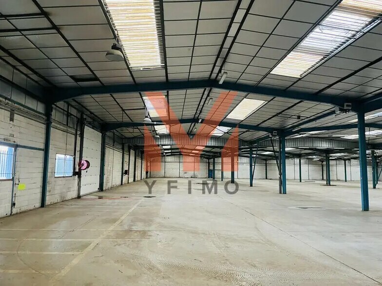 Industriel/Logistique dans Coignières à louer - Photo de l’immeuble – Image 3 sur 5