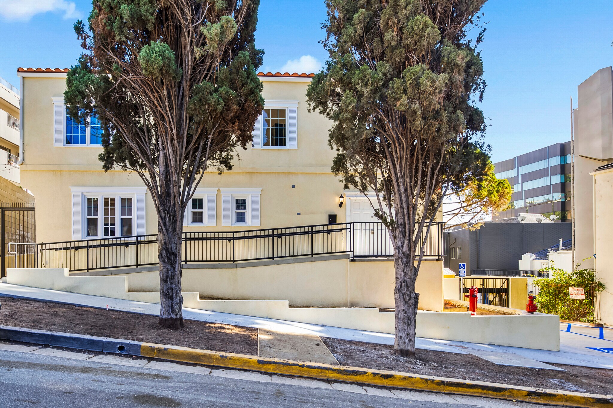 1112 N Sherbourne Dr, West Hollywood, CA à louer Photo principale– Image 1 sur 30