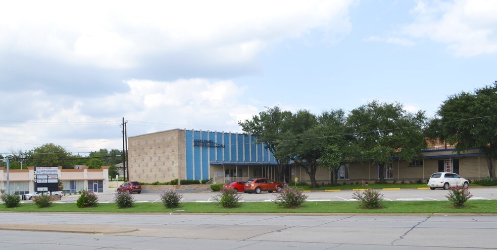 200 N Carrier Pky, Grand Prairie, TX à vendre - Photo de l’immeuble – Image 3 sur 16