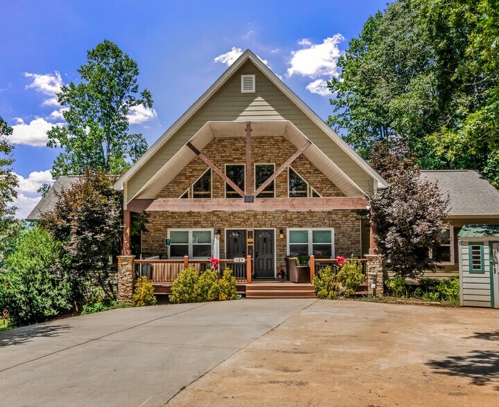 127 Deer Hill Ln, Weaverville, NC à vendre - Vidéo sur l’annonce professionnelle – Image 2 sur 52