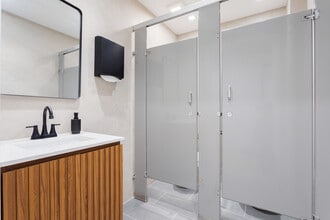 307 Fifth Ave, New York, NY à louer Photo intérieure– Image 1 sur 4