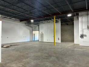 3201 County Road 42 W, Burnsville, MN à louer Photo intérieure– Image 1 sur 11