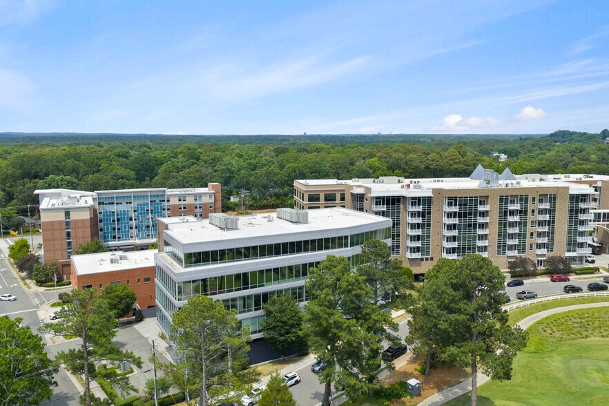 1011 S Hamilton Rd, Chapel Hill, NC à louer - Photo de l’immeuble – Image 2 sur 16