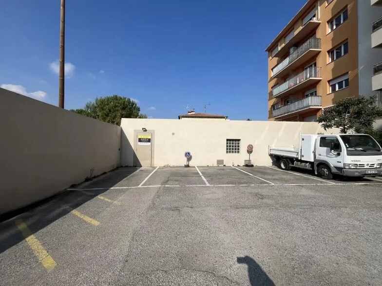 Industriel/Logistique dans Cagnes-sur-Mer à louer - Photo de l’immeuble – Image 1 sur 7