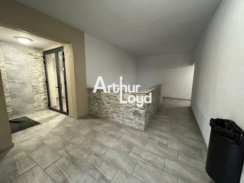 Bureau dans Draguignan à louer - Hall d’entrée – Image 3 sur 4