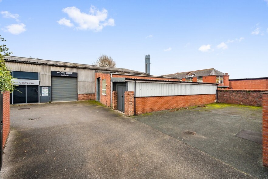 95A Linaker St, Southport à louer - Photo de l’immeuble – Image 2 sur 4