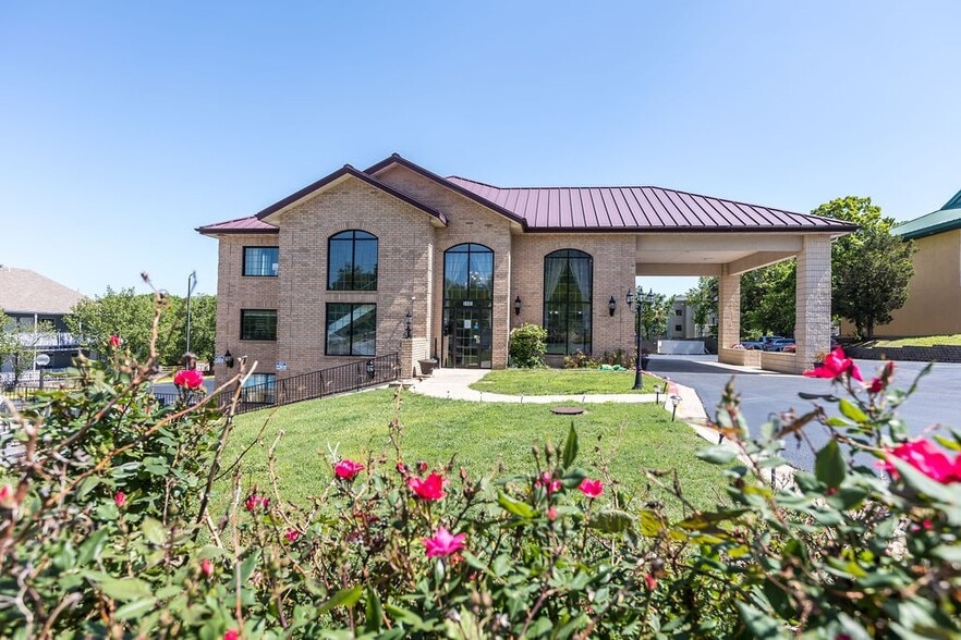 2490 Green Mountain Dr, Branson, MO à vendre - Photo principale – Image 1 sur 33