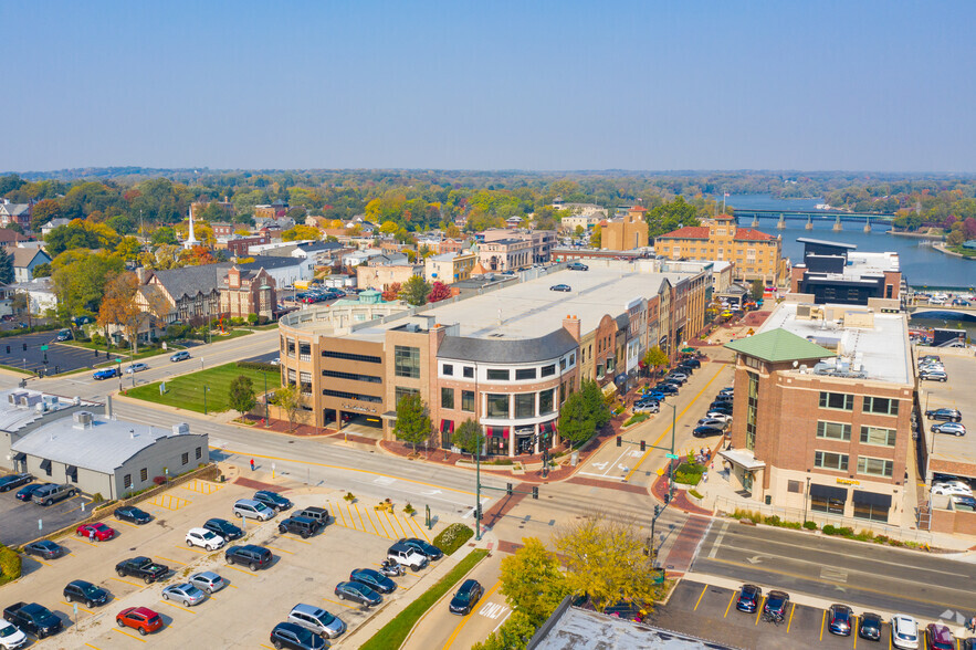 100 Illinois St, St Charles, IL à louer - Photo de l’immeuble – Image 3 sur 3