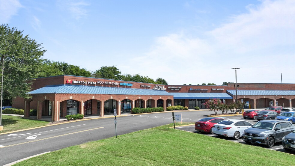 100 Dunlop Circle Dr, Colonial Heights, VA à louer - Photo de l’immeuble – Image 3 sur 4