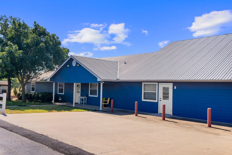 989 Old Mcdade Rd, Elgin, TX à vendre - Photo de l’immeuble – Image 3 sur 38