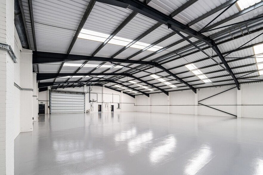 Units 3 & 4, Bracknell Business Centre, Downmill Rd, Bracknell à louer - Photo de l’immeuble – Image 2 sur 10