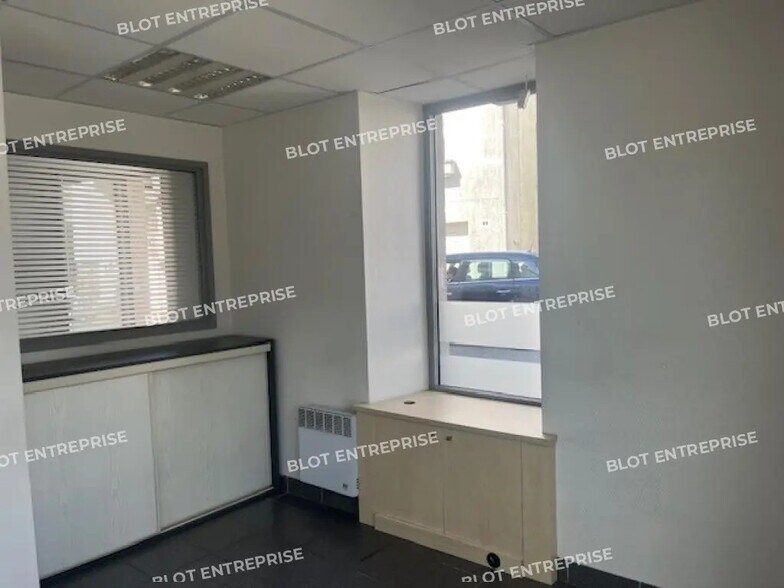 Bureau dans Sarzeau à louer - Photo de l’immeuble – Image 2 sur 7