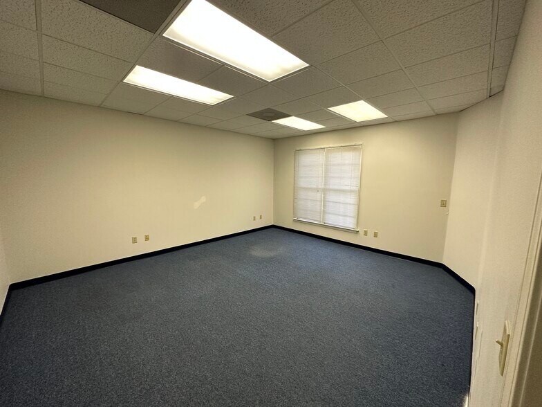 300 Neff Ave, Harrisonburg, VA à louer - Photo intérieure – Image 2 sur 4