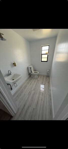 618 E Ocean Ave, Boynton Beach, FL à louer - Photo intérieure – Image 2 sur 12