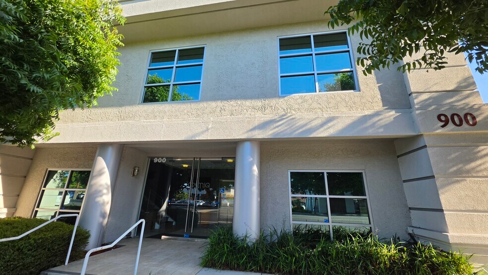 900 E Campbell Ave, Campbell, CA à louer - Photo de l’immeuble – Image 3 sur 24
