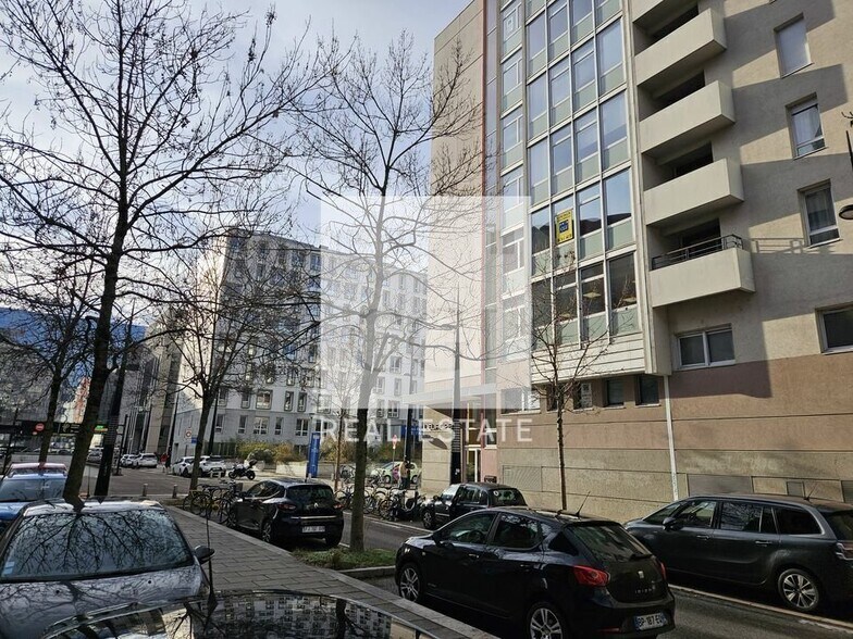 Bureau dans Grenoble à louer - Photo de l’immeuble – Image 2 sur 11