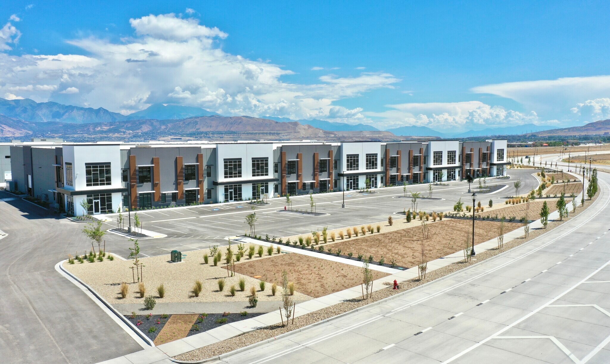 12722 S 4000 W, Riverton, UT à louer Photo principale– Image 1 sur 6