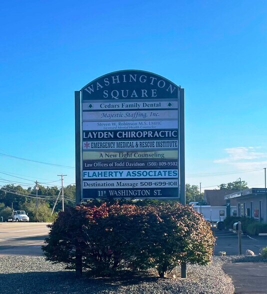 111 Washington St, Plainville, MA à louer - Photo de l’immeuble – Image 2 sur 15