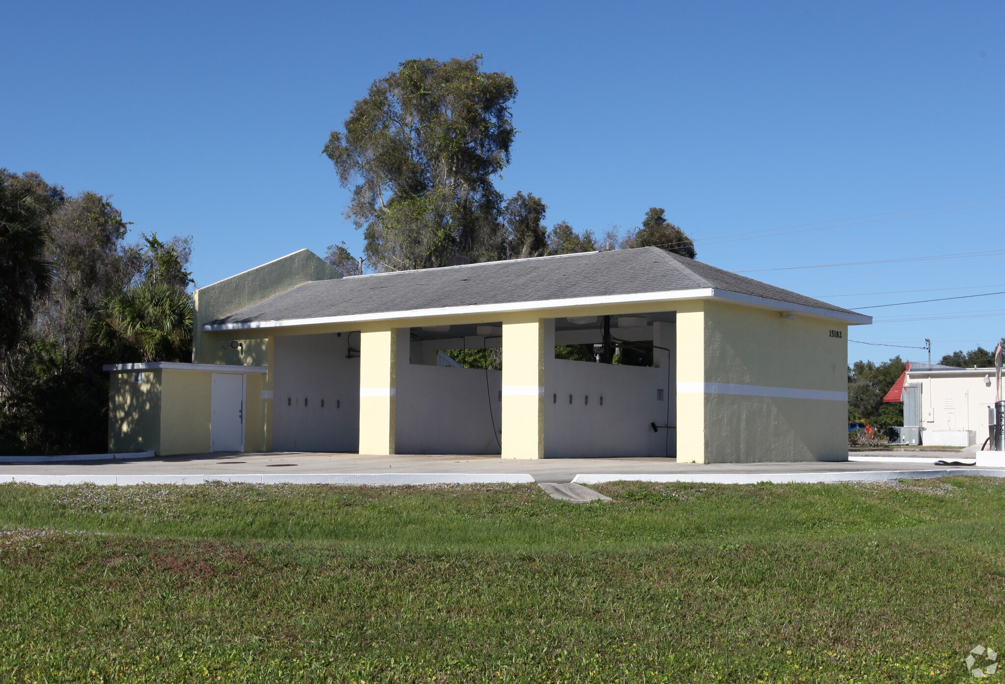 15182 Dahlgren Ave, Port Charlotte, FL à louer Photo principale– Image 1 sur 47