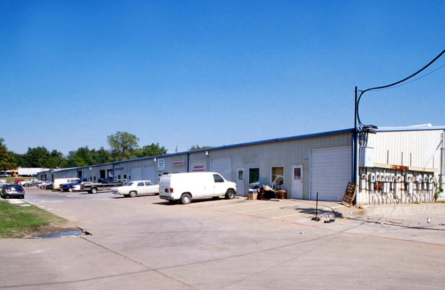 2025 E Shady Grove Rd, Irving, TX à louer - Photo de l’immeuble – Image 2 sur 6