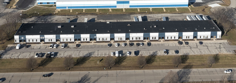 8716-8768 E 33rd St, Indianapolis, IN à louer - Photo de l’immeuble – Image 1 sur 2