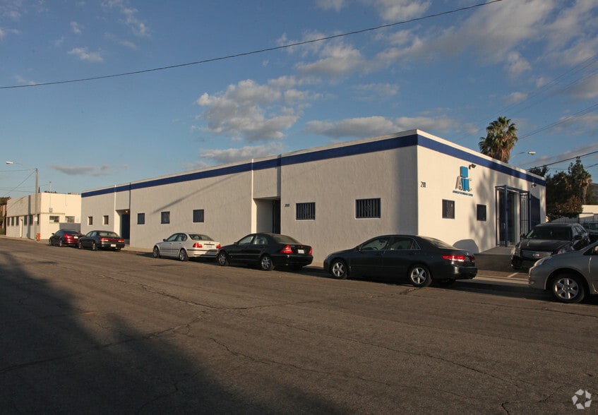 2111-2115 Kenmere Ave, Burbank, CA à louer - Photo principale – Image 3 sur 5